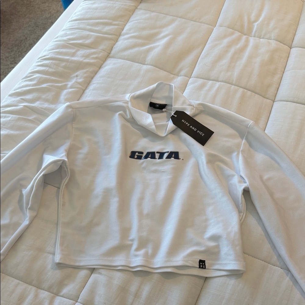 Hype and Vice White GATA Cropped Long-Sleeve Top